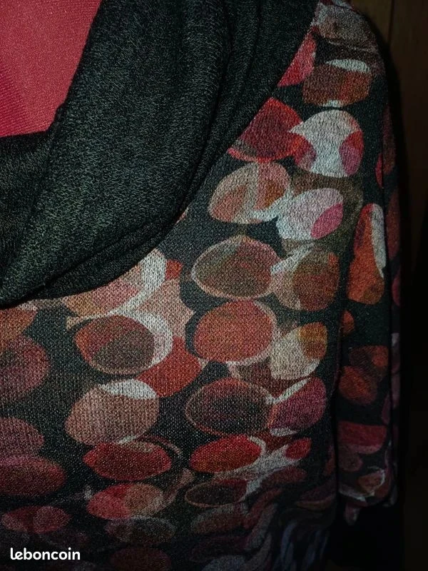 Black sweater with red bubble gradient, size 42 – photo 3